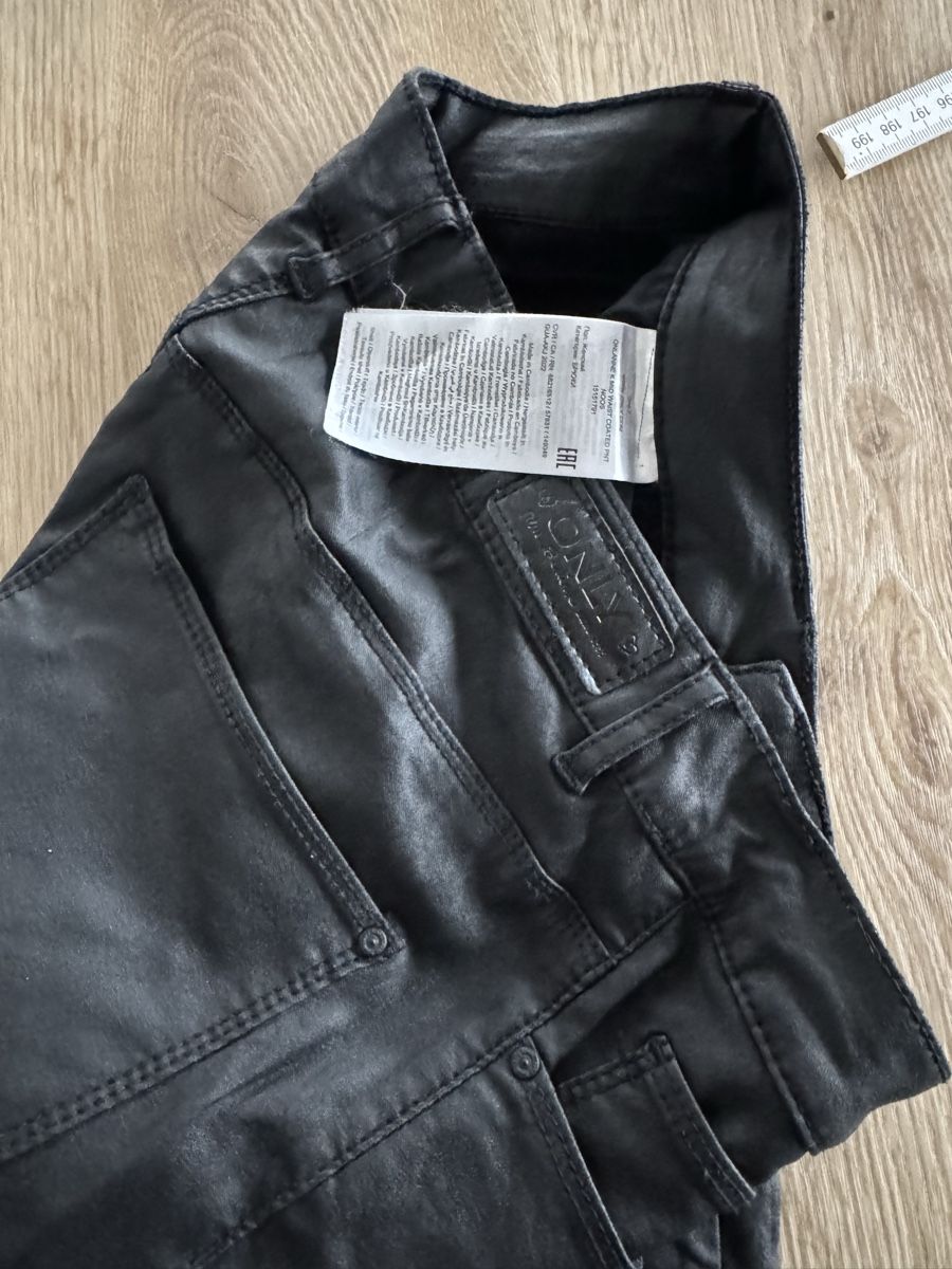 Only Pantaloni: ONLY M Lederoptik-Hose – Usato da Kloten venduto da now20160 1