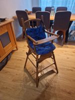 Antiker Kinderstuhl aus Holz mit Tablett