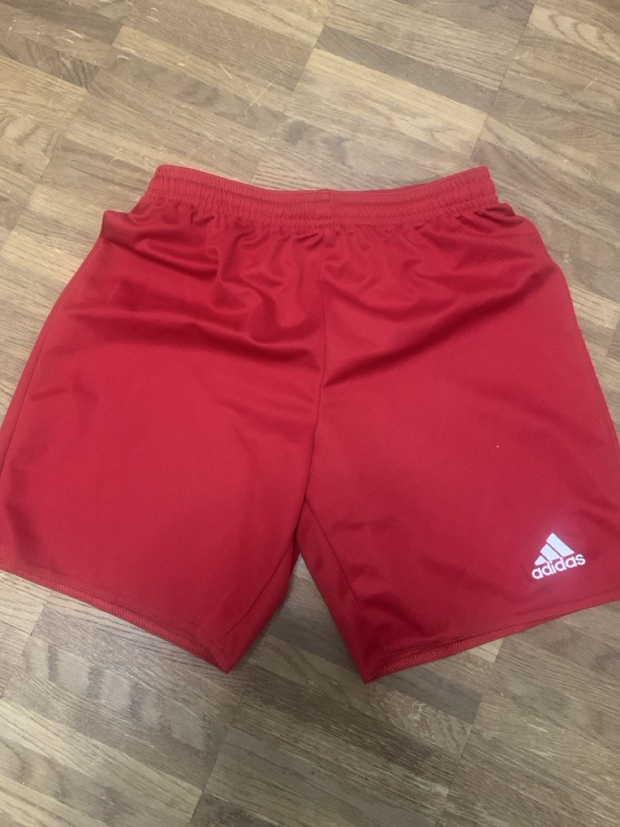 Adidas Pantaloni: Adidas Shorts Rot Grösse 152 – Usato da Zürich venduto da 15mayo15