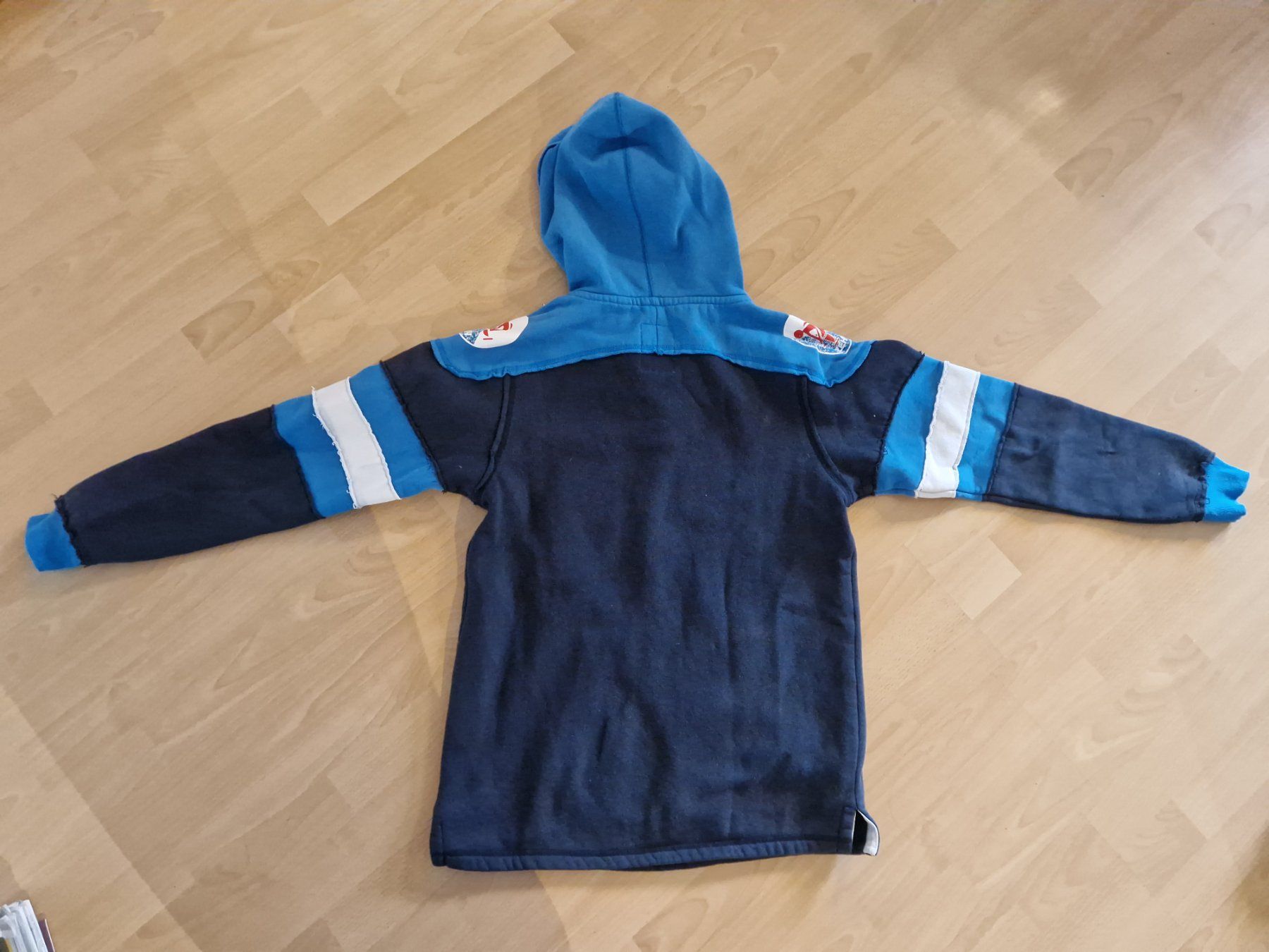 Maglioni & Felpe: Blauer Hoody "TEAM ZÜRI", Grösse M – Usato da Greifensee venduto da Janali01 1