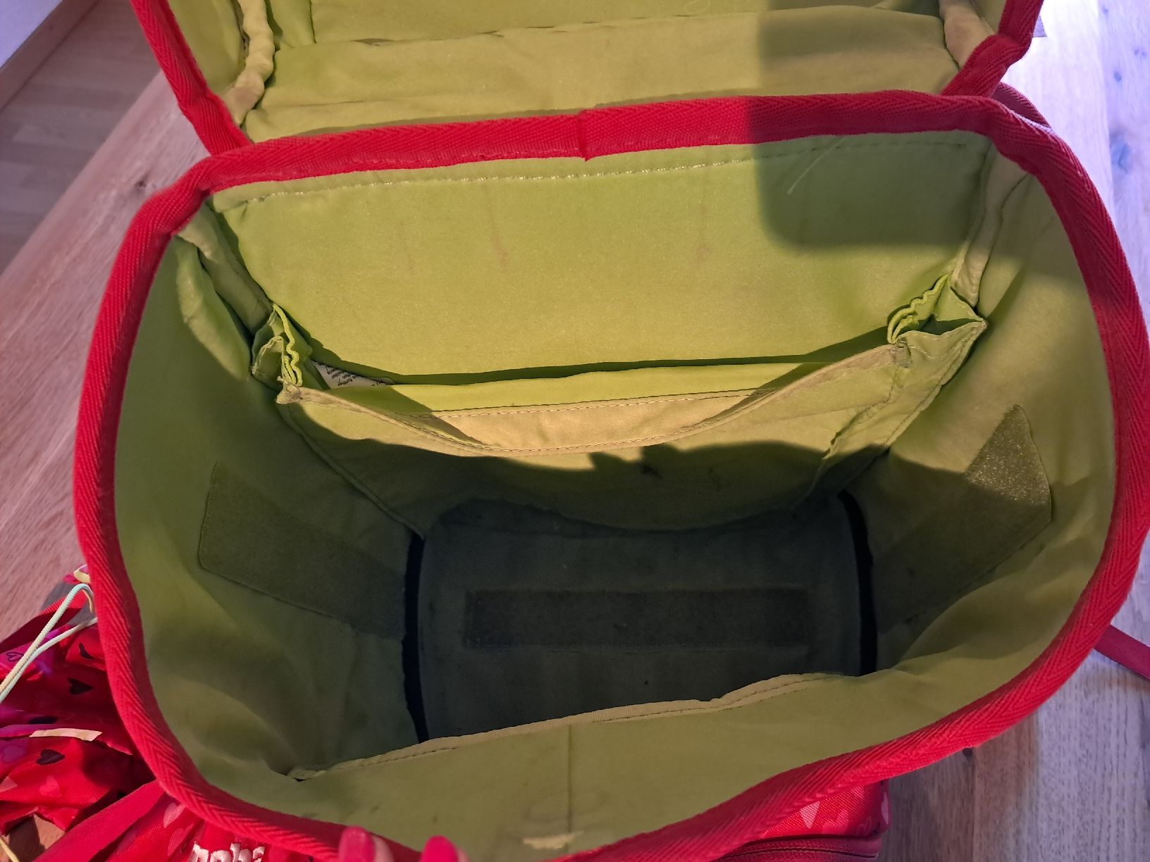 Kindertaschen: Ergobag Schulrucksack mit Turnbeutel und Kletties  – Gebraucht aus Signau von 87sue 4