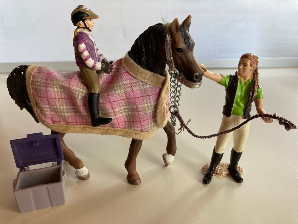  Foto zu Schleich Horse Club - Pick-up mit Pferdeanhänger 