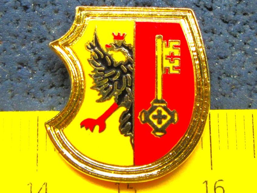 Swiss Placchette & Badge: GENF KANTONS-WAPPEN PIN ENAMEL GOLDIG HISTO-DESIGN – Usato da Ettingen venduto da Hausi4711 1
