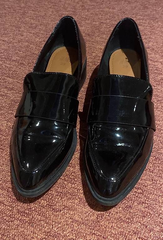 Scarpe da donna: Loafer Lackschuhe Gr. 39 – Usato da Sugiez venduto da Lindabue