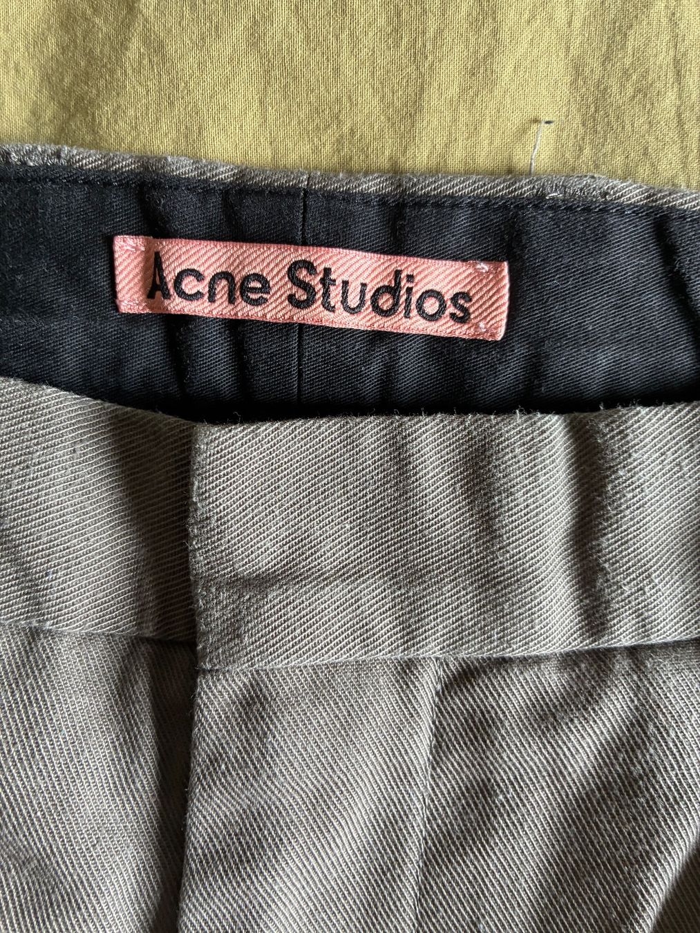 Acne Studios Pantaloni: Acne studios hose – Usato da Fribourg venduto da waves55