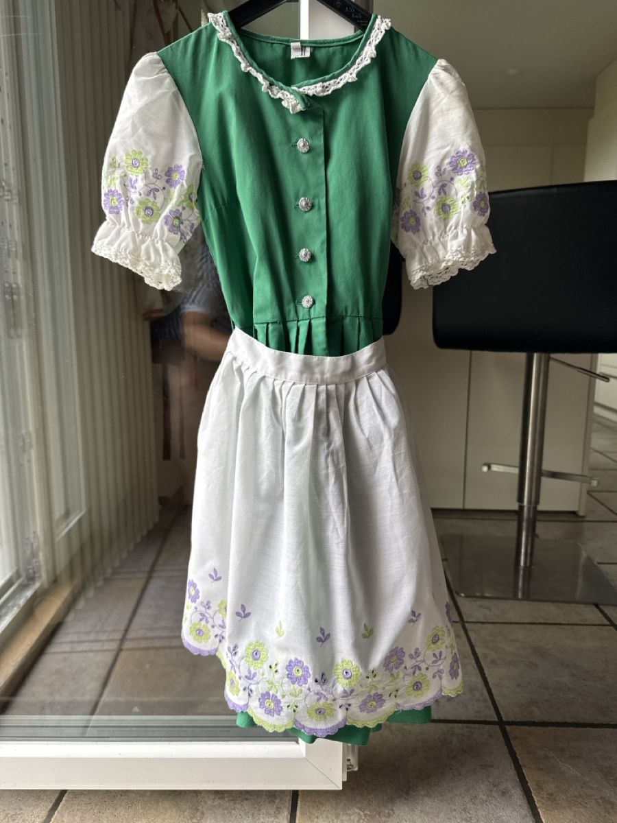Vestiti & Gonne: Dirndl für Mädchen Grösse 140 – Usato da Dettighofen (Lengwil) venduto da Dolol