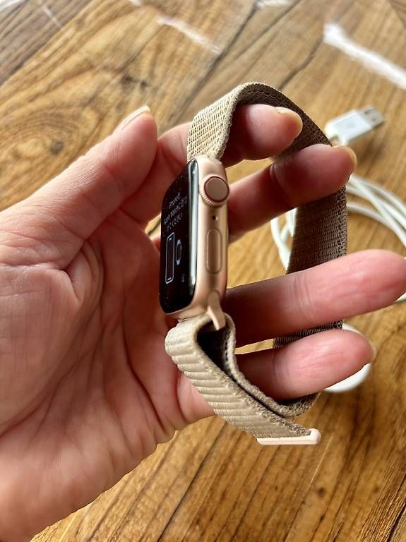 Apple Smartwatch: Apple Watch SE 40mm dorée – Gebraucht aus Perroy von barballalla 3