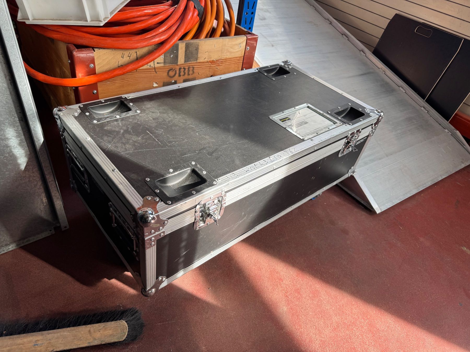 Valigie: Flightcase für 8 Scheinwerfer oder Getäte – Usato da Eiken venduto da Skylight 1