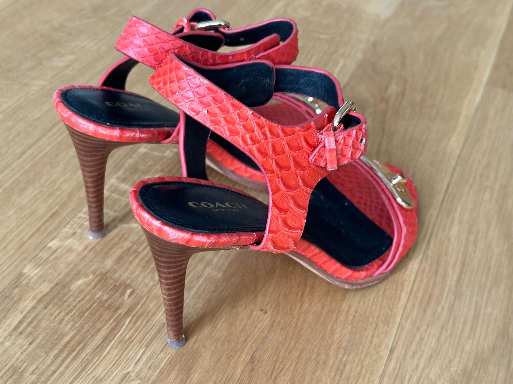 Coach Scarpe da donna: Coach Sandals in Leather with Snake Pattern Design, Gr.37 – Usato da Zürich venduto da anna_ra 3