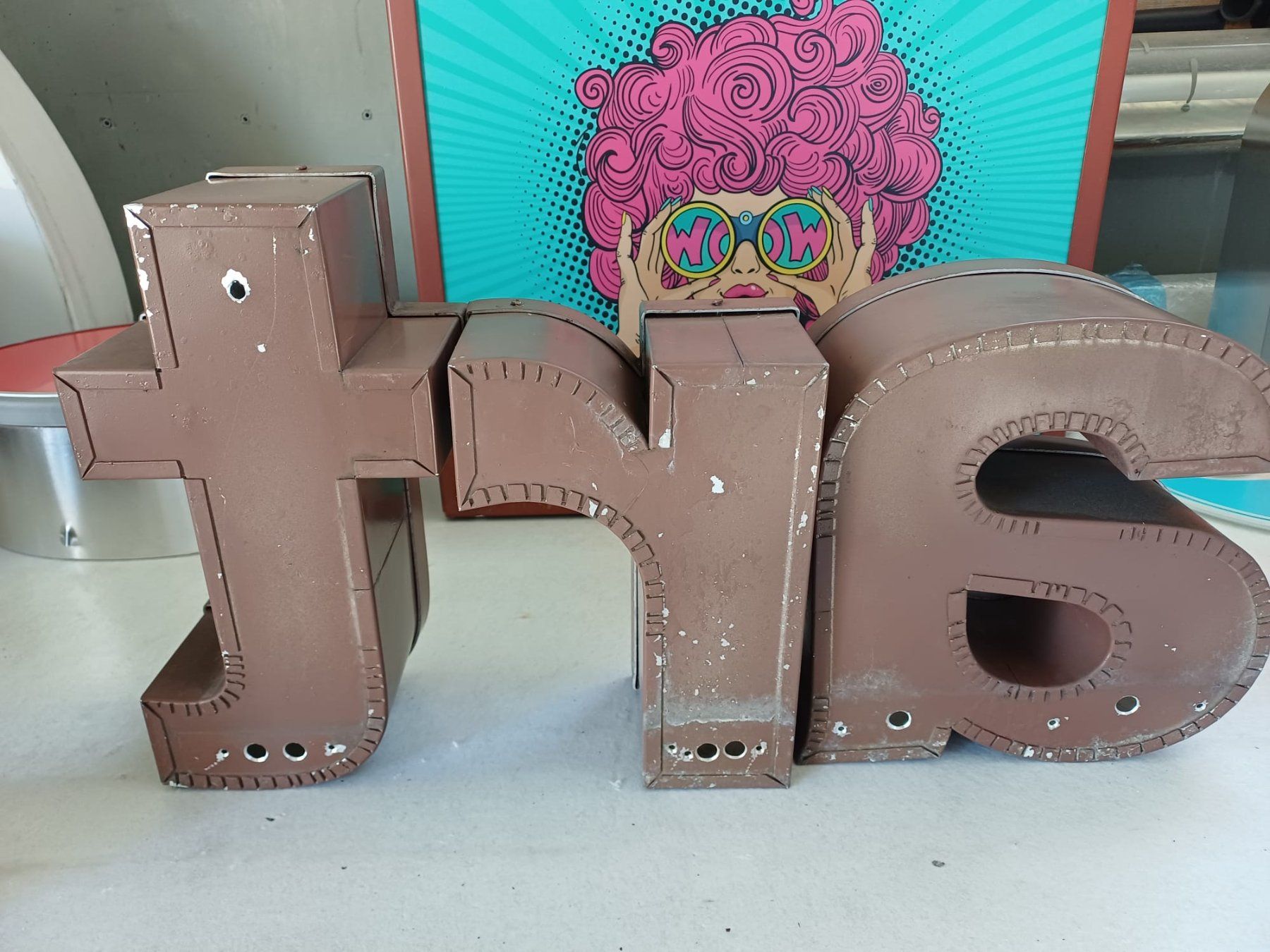 Toutes les décorations: Alte Leuchtbuchstaben "art" – D'occasion à Köniz par Vintagetoys 2
