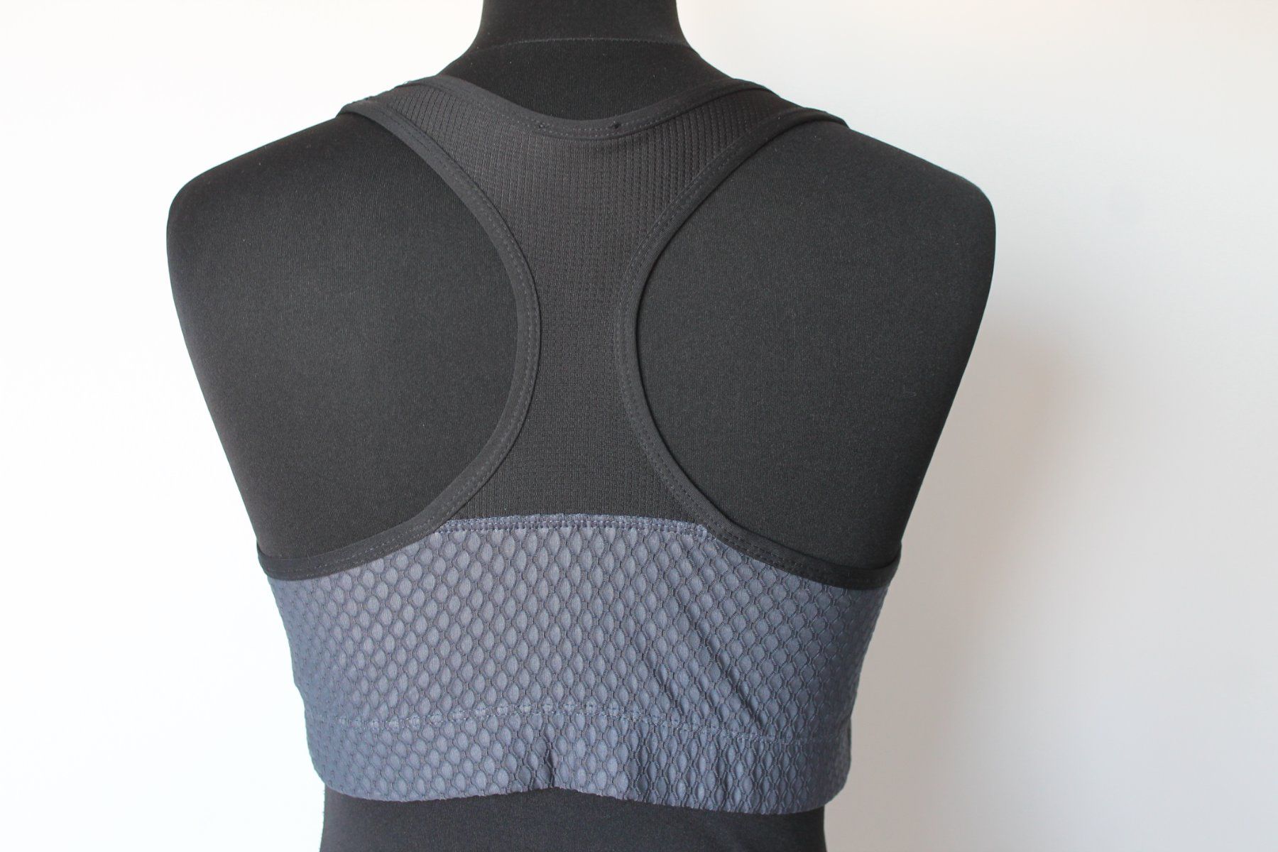 Tops: Débardeur de sport M – Gebraucht aus Chez-le-Bart von jasse 1