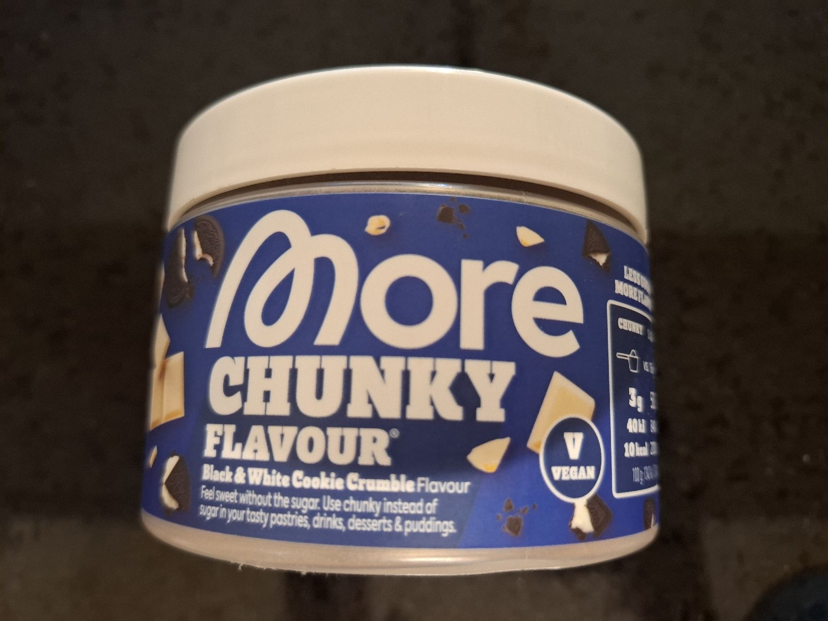 More Nutrition Cibi & Specialità: More Chunky Flavour Black & White Cookie 150g  – Usato da Birsfelden venduto da _ramona_luethi_
