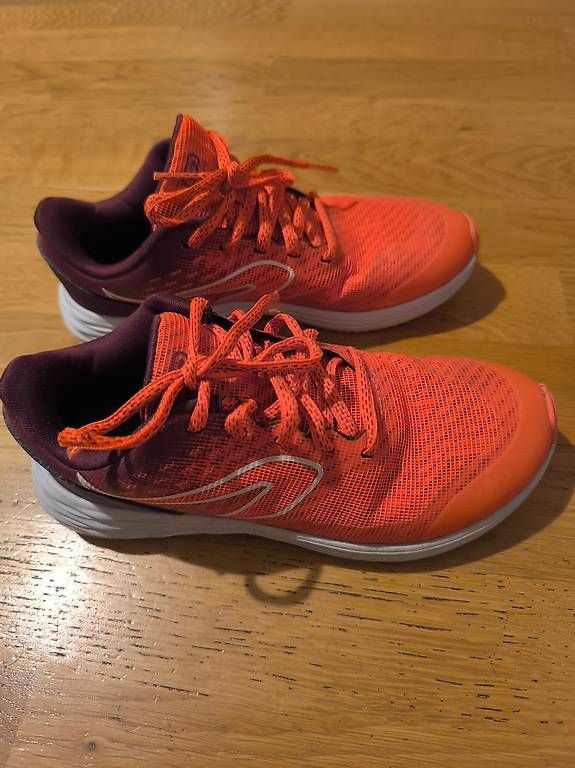 Decathlon Scarpe da uomo: Baskets de sport taille 33 – Usato da Lausanne venduto da gri_25tp