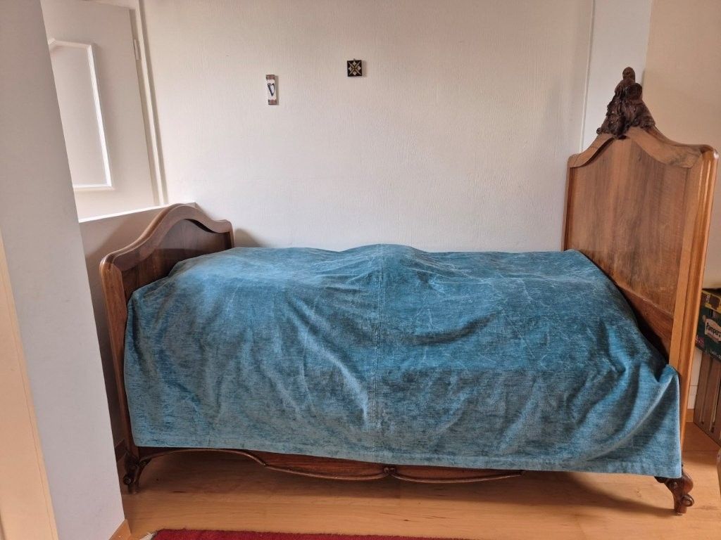 Letti: Antikes Schlafzimmer, Nussbaum – Usato da Domat/Ems venduto da ver_7q9b 5