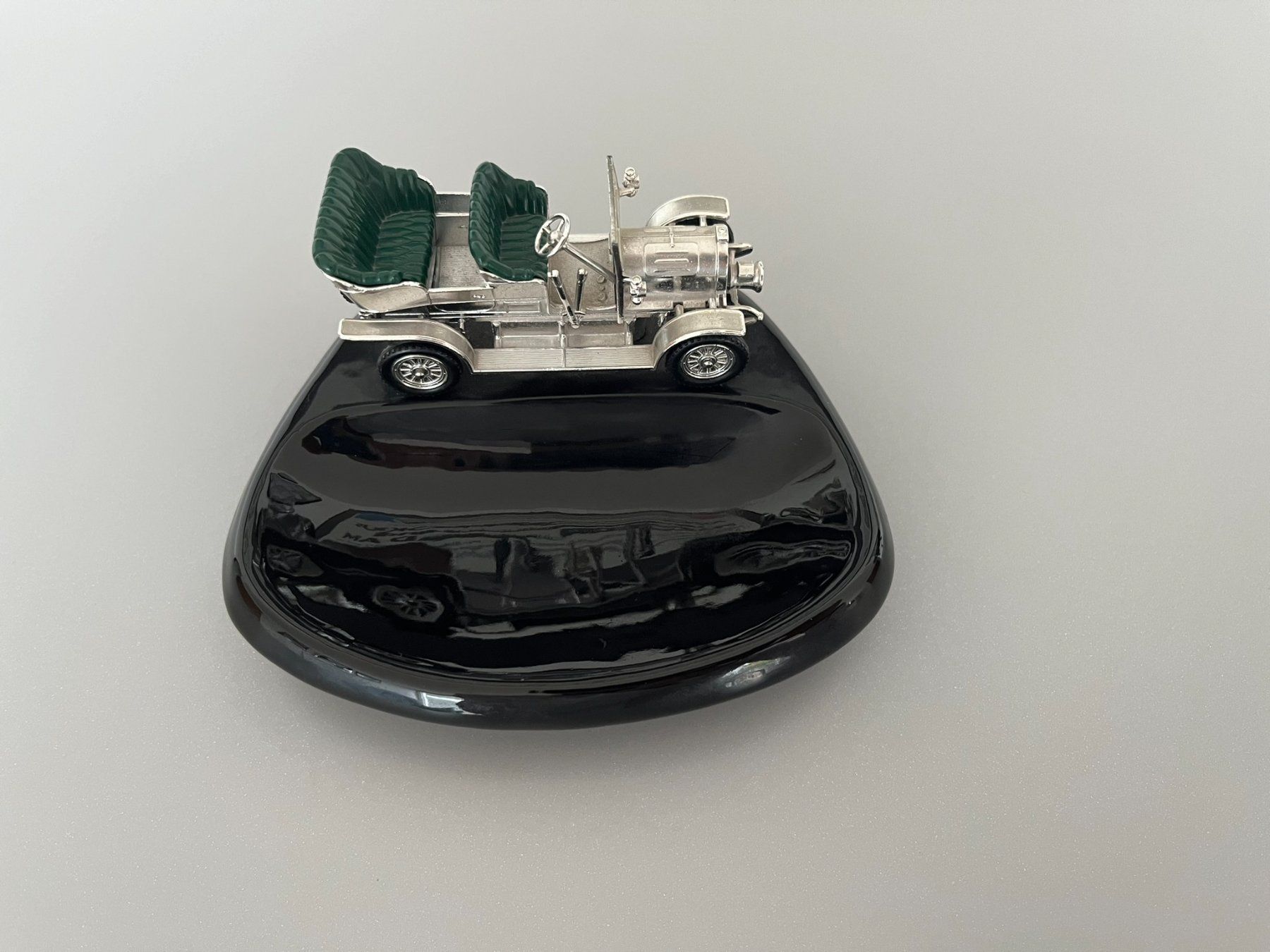 Aschenbecher: Vintage Aschenbecher mit Oldtimer Auto – Gebraucht aus Birmenstorf AG von nfl_6z2d