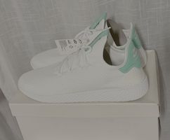Adidas Pharrell Williams Tennis HU Gr. 46/US 11.5 - BY8717
