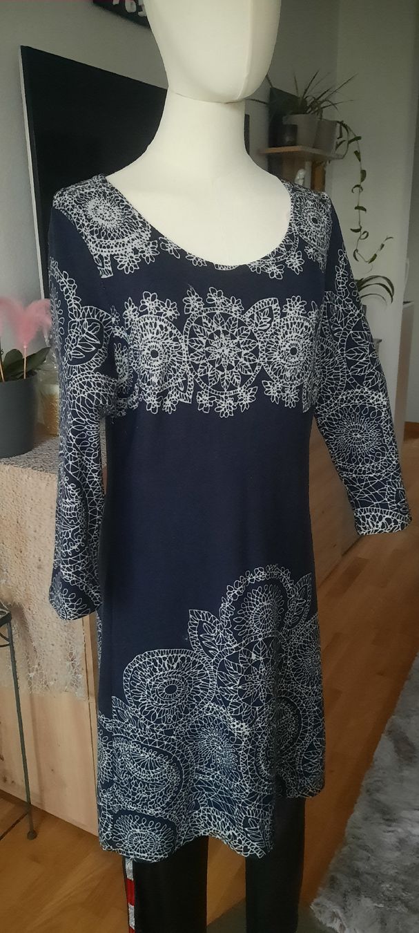 Vestiti: Anna Field Kleid, Gr. 38, blau mit Muster – Nuovo (secondo la descrizione) da Solothurn venduto da lsc_pf99 1