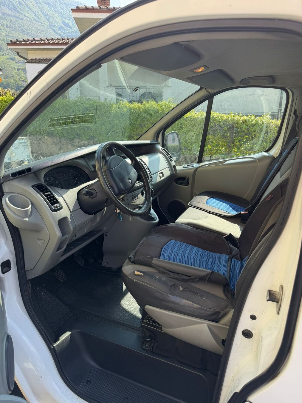Renault Nutzfahrzeuge: Renault Trafic T29 – Gebraucht aus Bellinzona von AndreaMartinovic 5