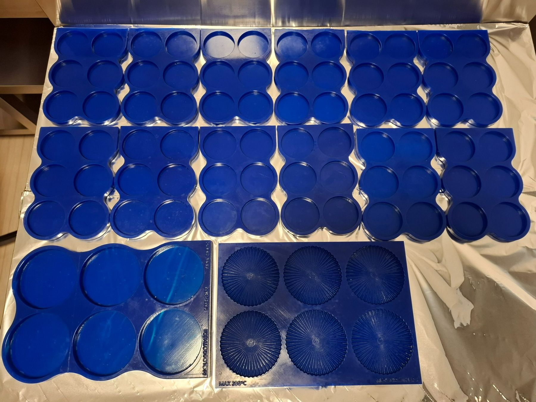 Teglie da forno: Silikonformen  / Moules en silicone – Usato da Veytaux venduto da jle_mpl2 1