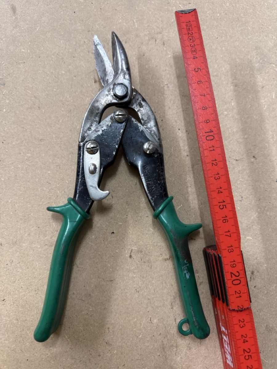 Tous les outils: Blechschere – D'occasion à Meienberg par sony252 1