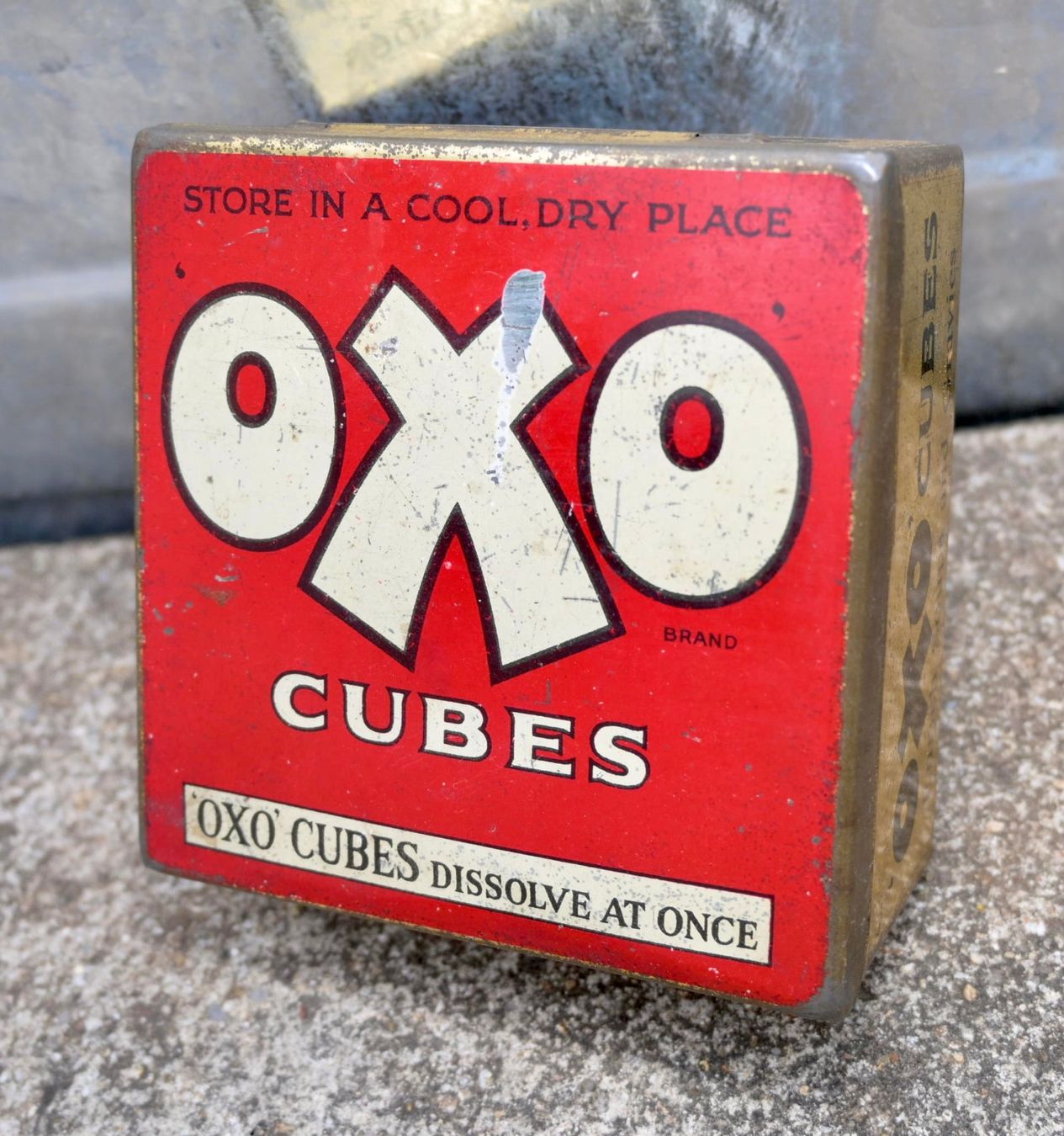 Barattoli: Vintage Blechdose OXO CUBE Strengthens Every Dish – Usato da Pfaffhausen venduto da mono_rec 3