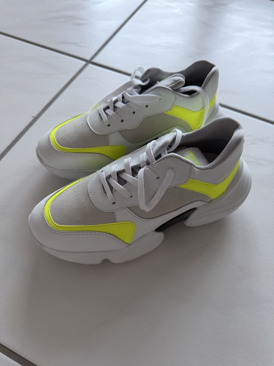 Marc Cain Scarpe da donna: Neue Sneakers von Marc Cain in 38 – Nuovo (secondo la descrizione) da Schindellegi venduto da soleya