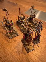 Warhammer Gruftkönige Streitwagen bemalt mit General