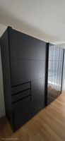Kleiderschrank schwarz mit Schiebetüren guter Zustand