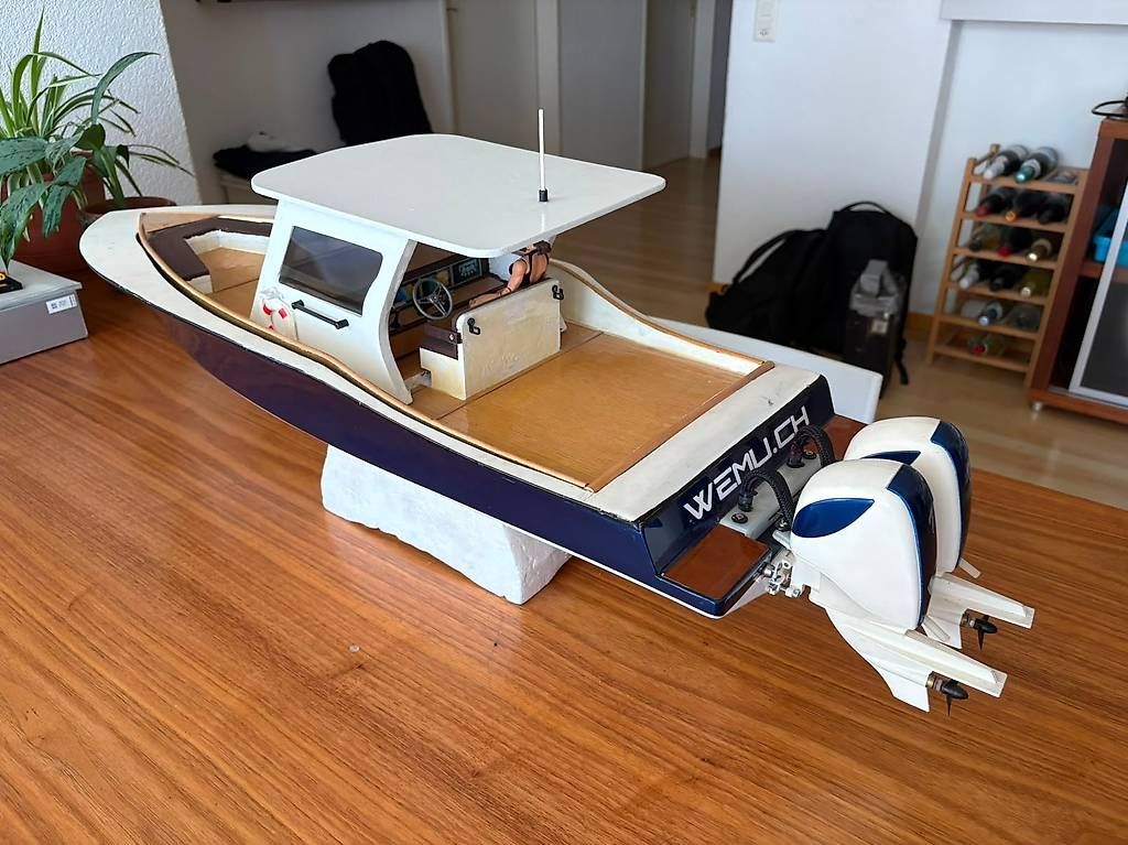 Modellismo RC: Einzigartiges Center-Console RC Boot mit Twin Aussenborder – Usato da Oetwil an der Limmat venduto da Dudel 2