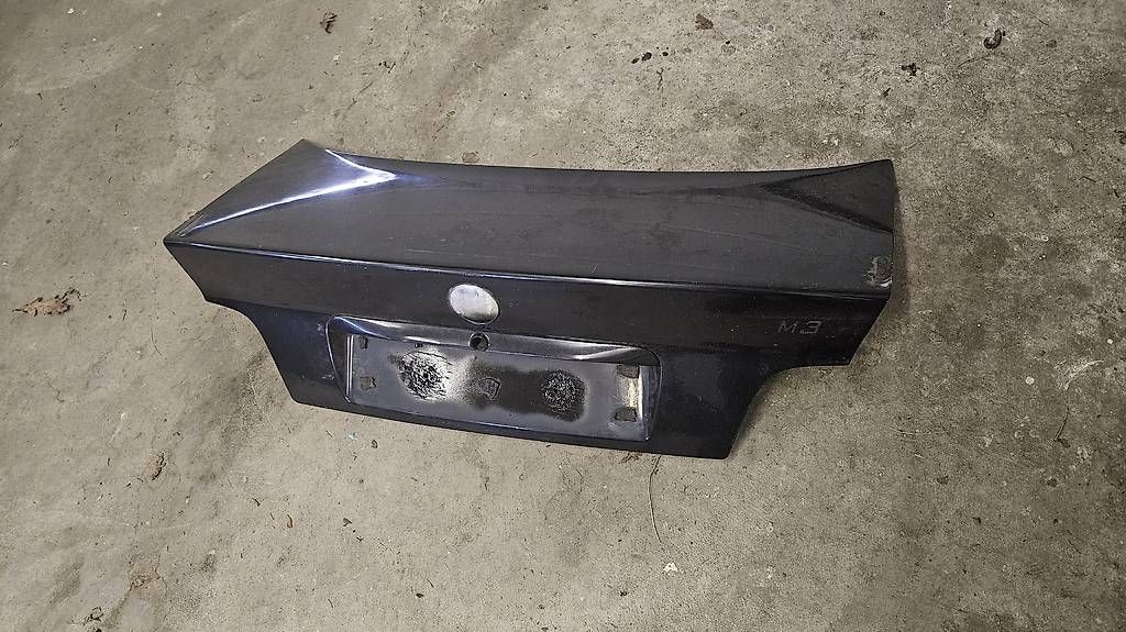 BMW Tutti pezzi di ricambio auto: Bmw e36 coupe Heckklappe – Usato da kriessern venduto da ec04
