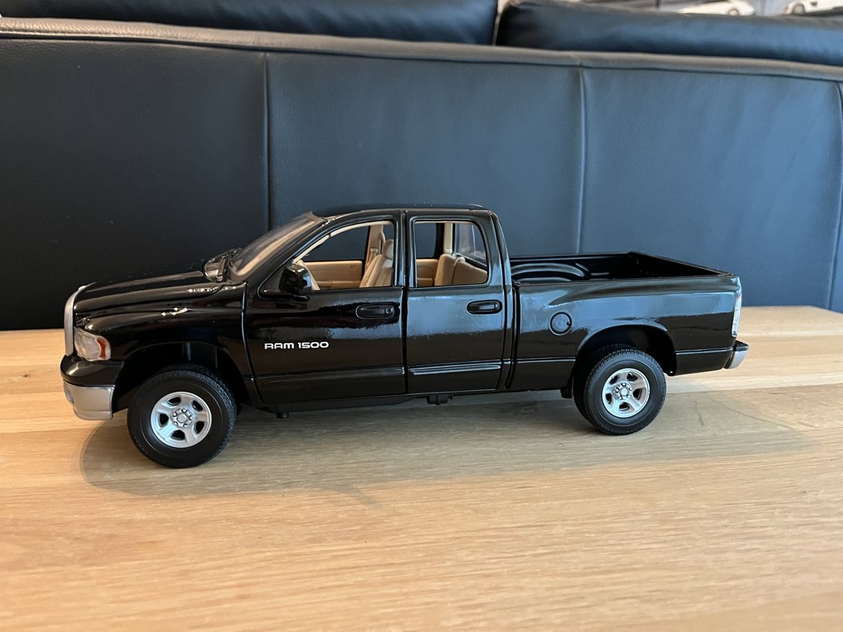 Motormax Modellini d'auto: Dodge Ram Quad cab 1/18 Motormax – Usato da Léchelles venduto da Mlinspiration 1