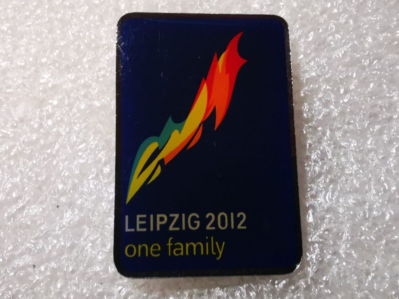 Placchette & Badge: Ansteckpin 7: Leipzig 2012 one Family – Usato da Oppligen venduto da Pin-Fall-Shop