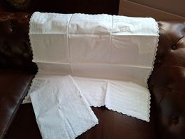 Zauberhafte, weisses Kissenbezug-Set mit Lochstickerei, neu