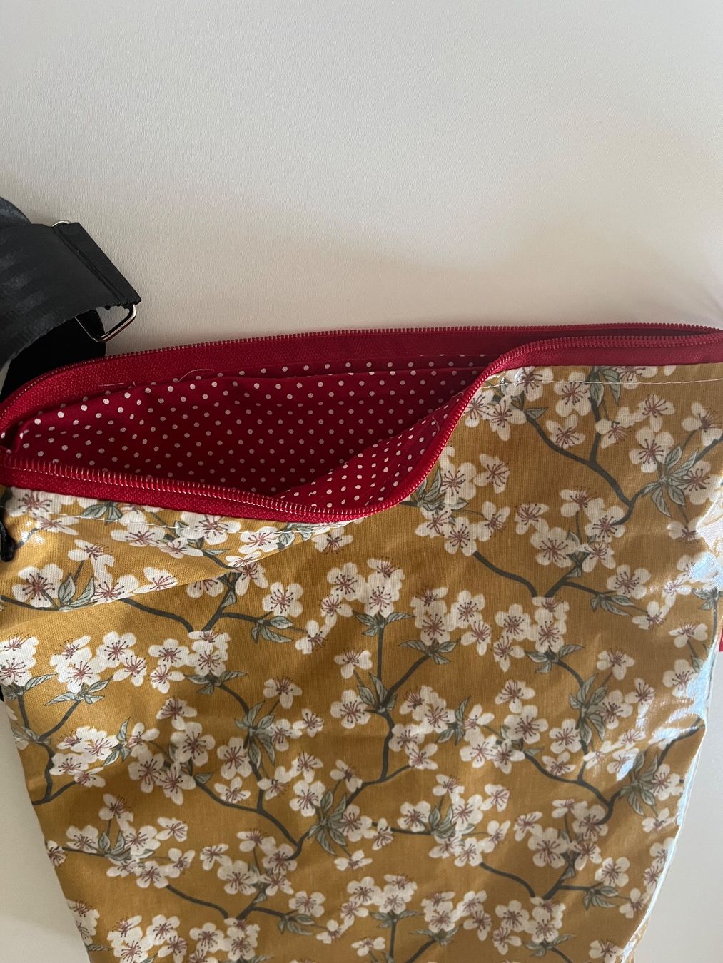 Borse da donna: Umhängetasche aus Wachstuch – Usato da Zürich venduto da bea_s5tq 1