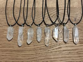 8 Bergkristall Anhänger mit Lederband Kette