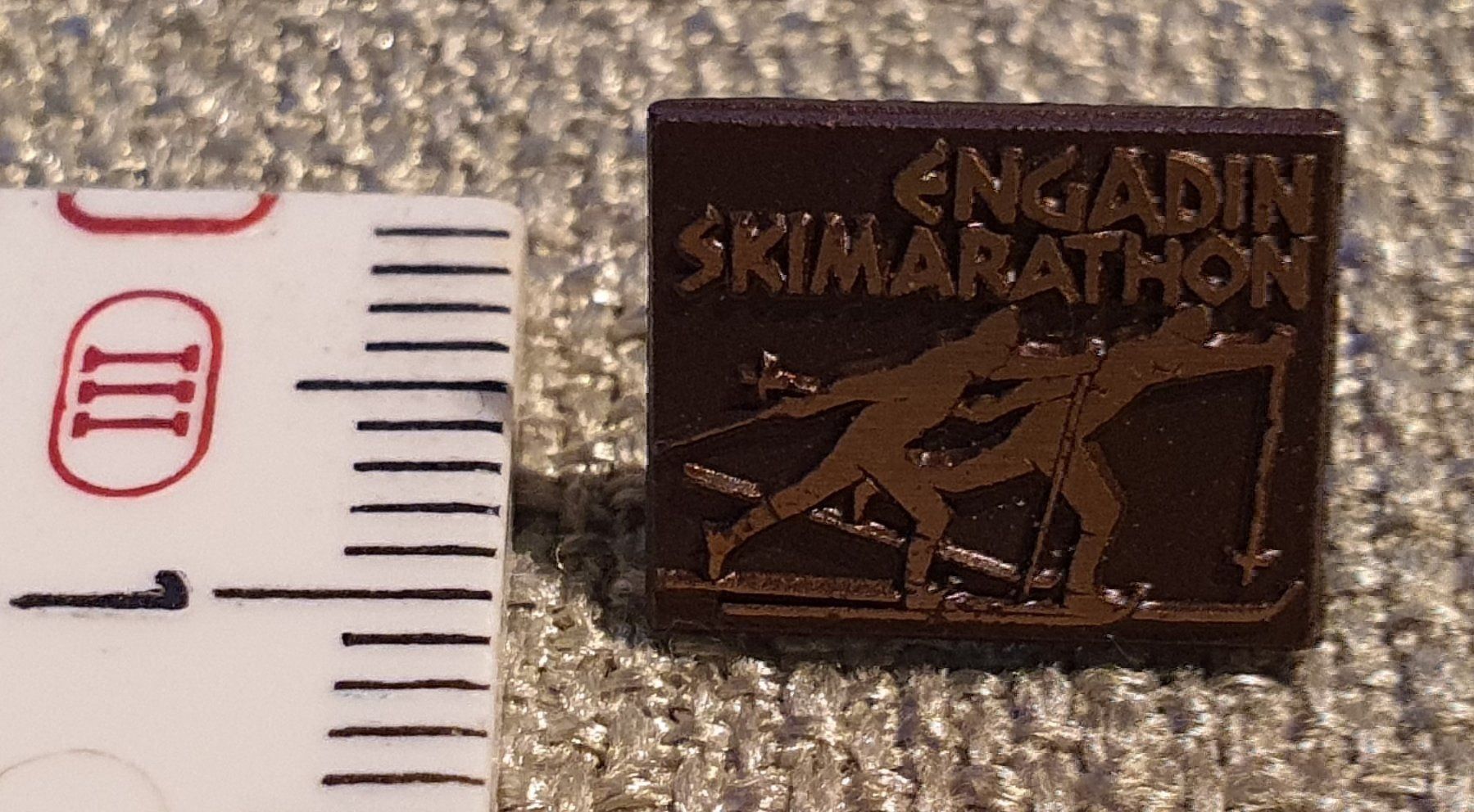 Spille & Fermagli: D122 - Pin Engadin Skimarathon Schweiz – Usato da Reinach BL venduto da Boston-Verkauf 3