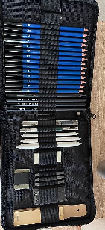 Plumiers: Trousse de dessin – D'occasion à Prilly par ayl_v7wd 2
