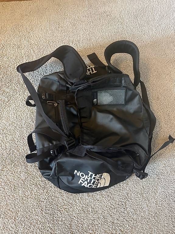 Rucksäcke: Defekte The North Face Tasche/Rucksack  CHF 20. – Gebraucht aus Uttigen von extreme08 1