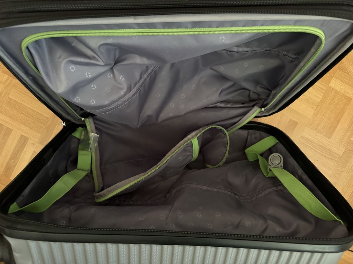 Altro in Aeronautica: Silver Suitcase with TSA Lock – Difettoso da Thalwil venduto da Maricortin 2
