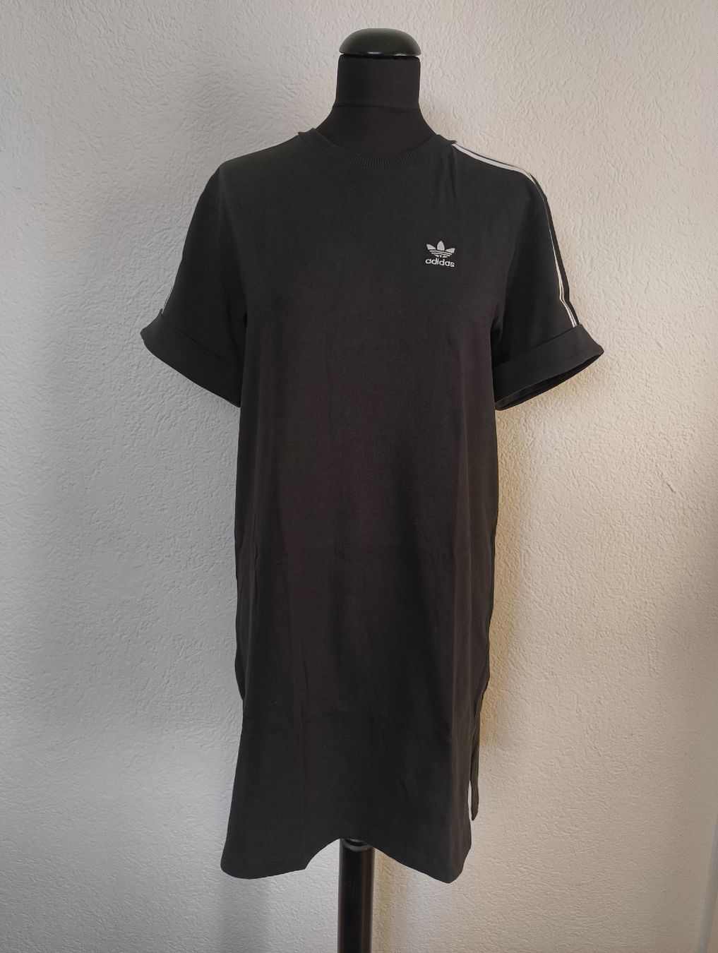 Adidas T-shirt: Adidas Tee Kleid, Schwarz, Gr. 34 – Nuovo e nell'imballaggio originale da Uitikon Waldegg venduto da PJLS1