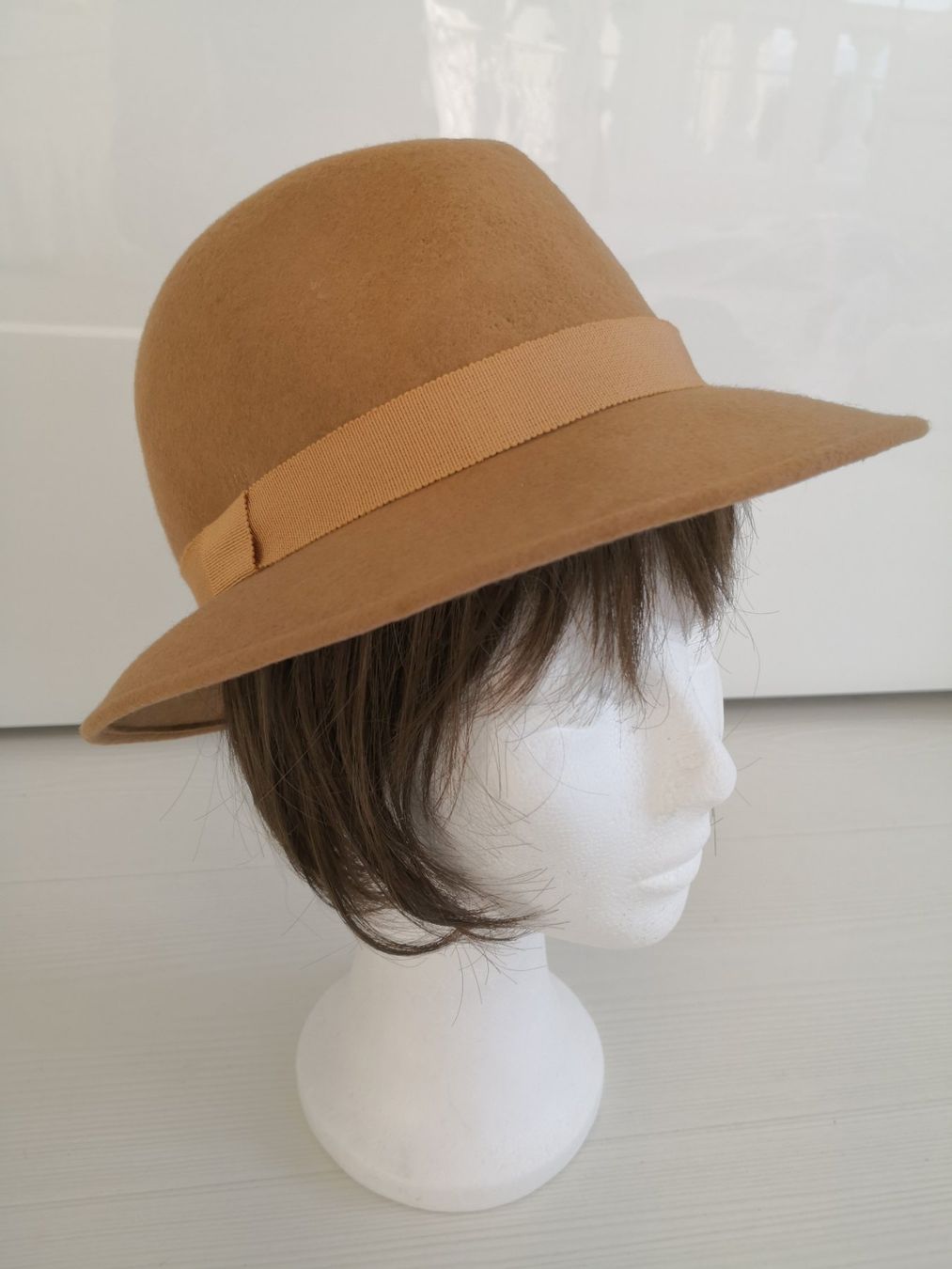 Copricapi, berretti & cappellini: 🤩HUT BEIGE MIT BAND – Usato da Olten venduto da Naja-Twins-Twins 1