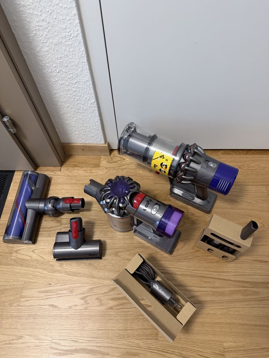 Dyson Staubsauger & Zubehör: Dyson V10 et Dyson V8  – Gebraucht aus Meyrin von SA_3006 3