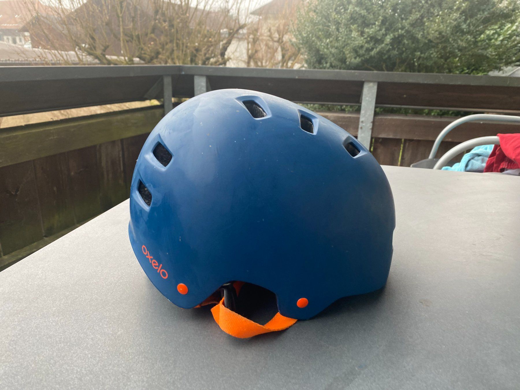 Caschi: Helm / Skater- oder Bikehelm – Usato da Fraubrunnen venduto da mimi190371