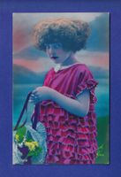 ENFANT - Jeune fille et fleurs