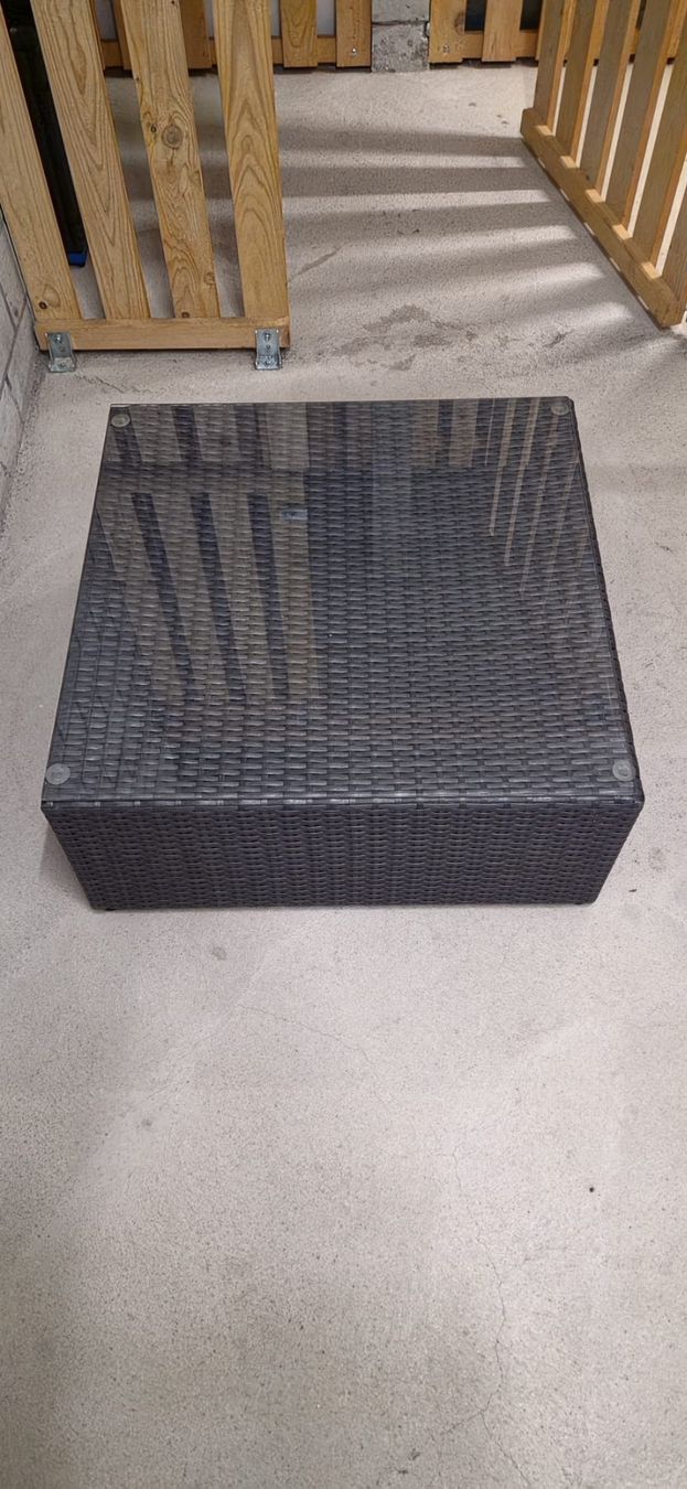 Tische: Lounge Tisch Rattan – Gebraucht aus Arbon von Gregi91 1