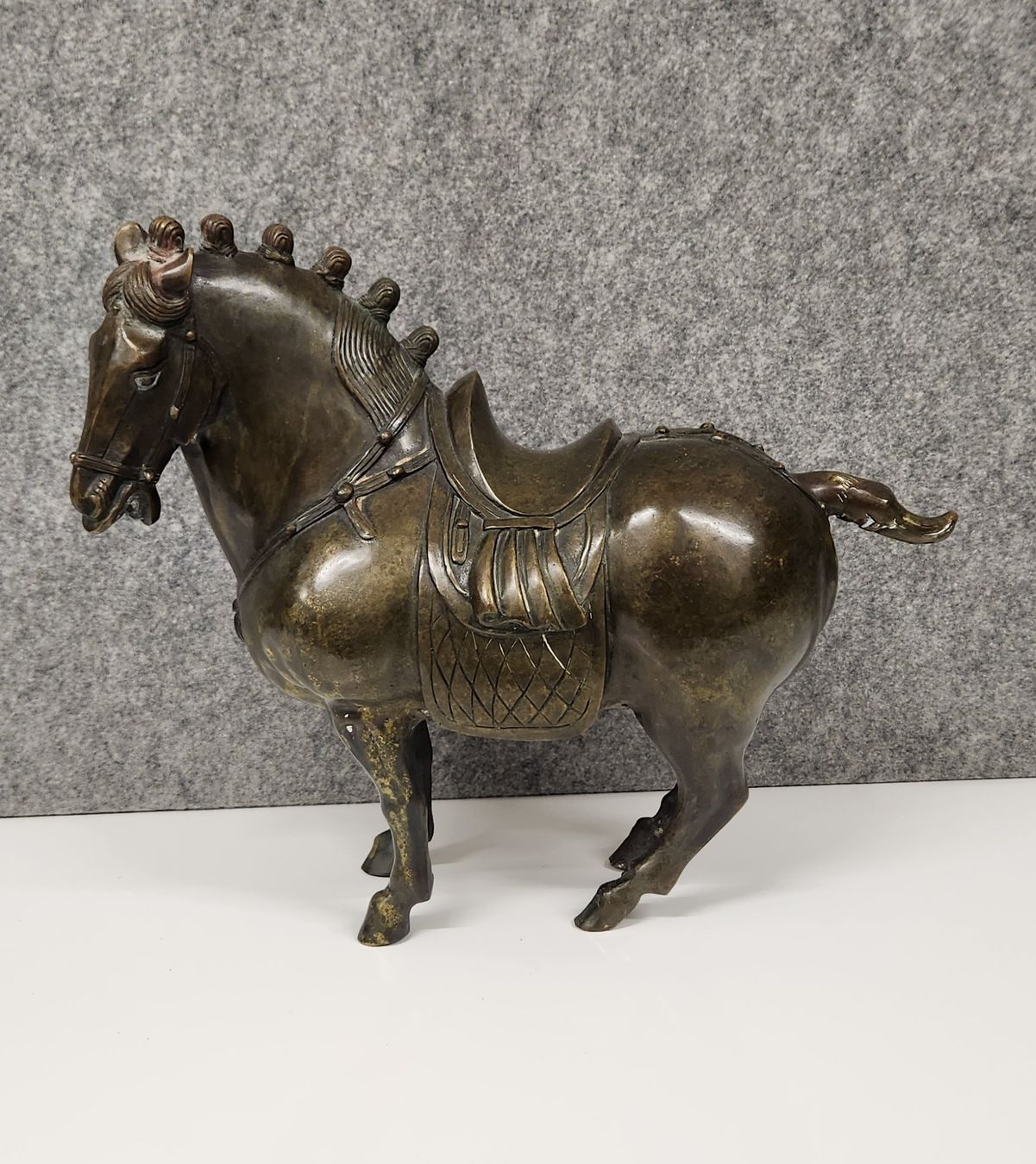 Statuette: Chinesisches Ming Pferd 6/6 – Usato da Wollerau venduto da CH8832