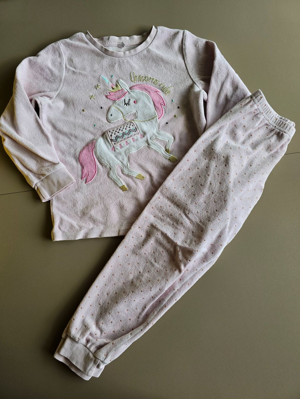 Pyjamas & Ähnliches: Pyjama Einhorn Gr. 122 – Gebraucht aus Büttikon AG von Amineah