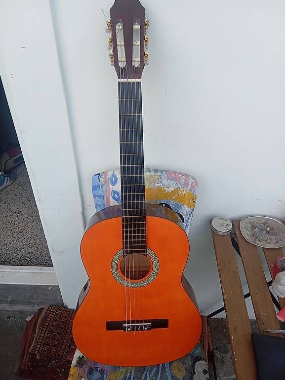 Strumenti musicali: Gitarre für den Sommer – Usato da Basel venduto da Petergunn