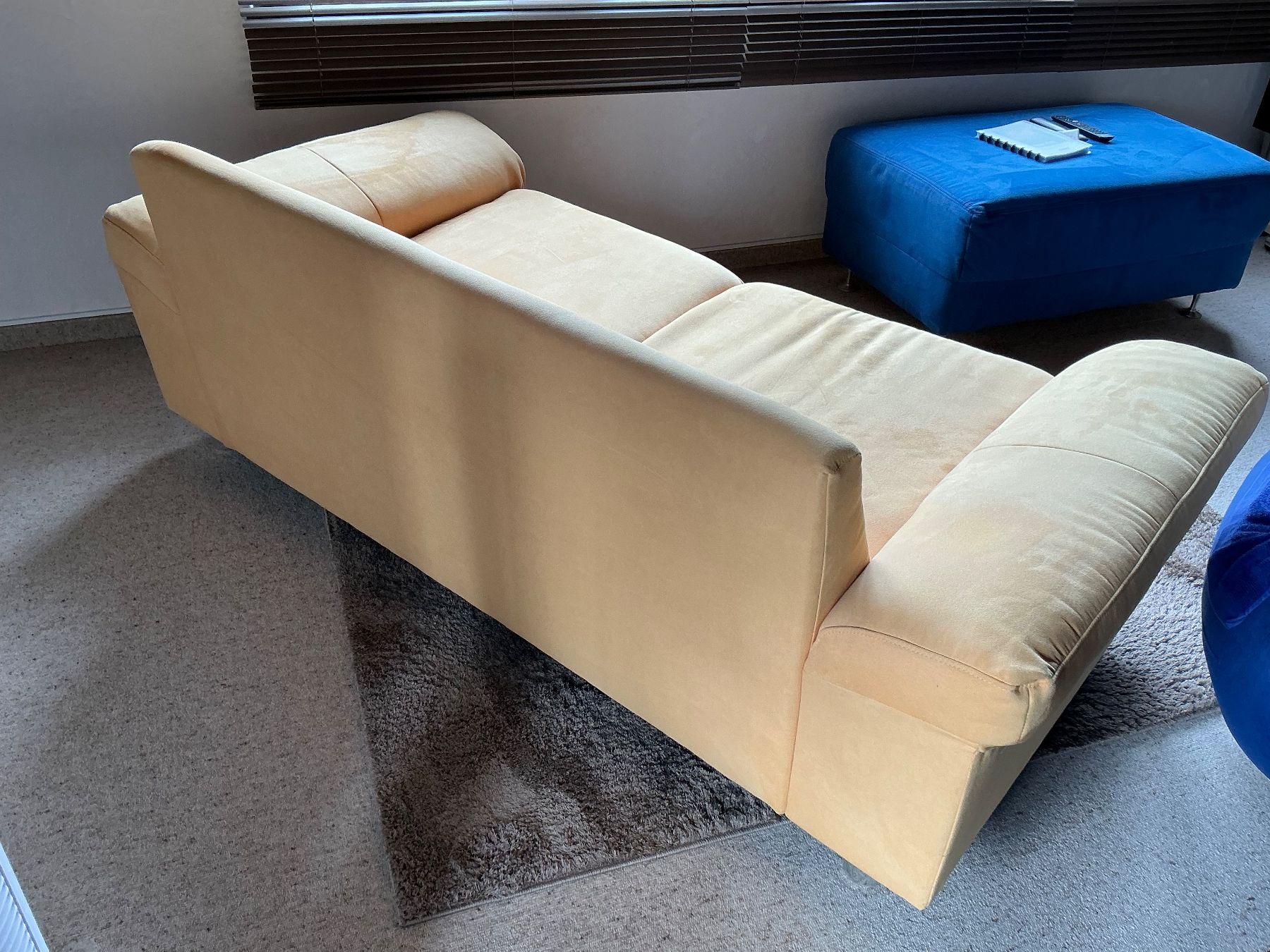 Divani: Sofa, super Zustand, Microfaserbezug, gelb, abwaschbar. – Usato da Neerach venduto da Amtrak283 8