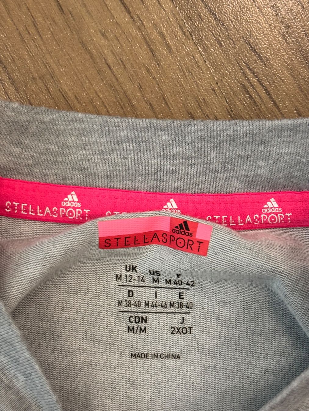 Adidas T-shirt: T-Shirt Adidas / Stella McCartney  - Gr. M – Usato da Brügg BE venduto da rutschimedizin 1